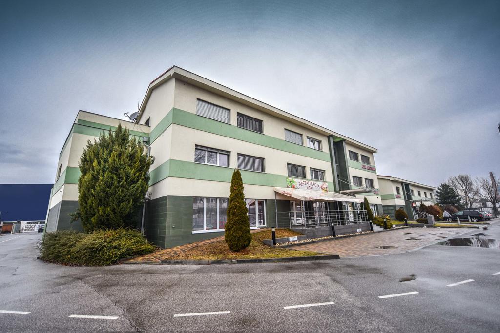 Penzion Raki Bratislava Bagian luar foto
